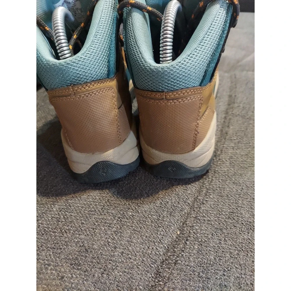 Columbia Womens Newton Ridge Plus Waterproof Hiking Boot Sz 8 Deep  Dusty Green